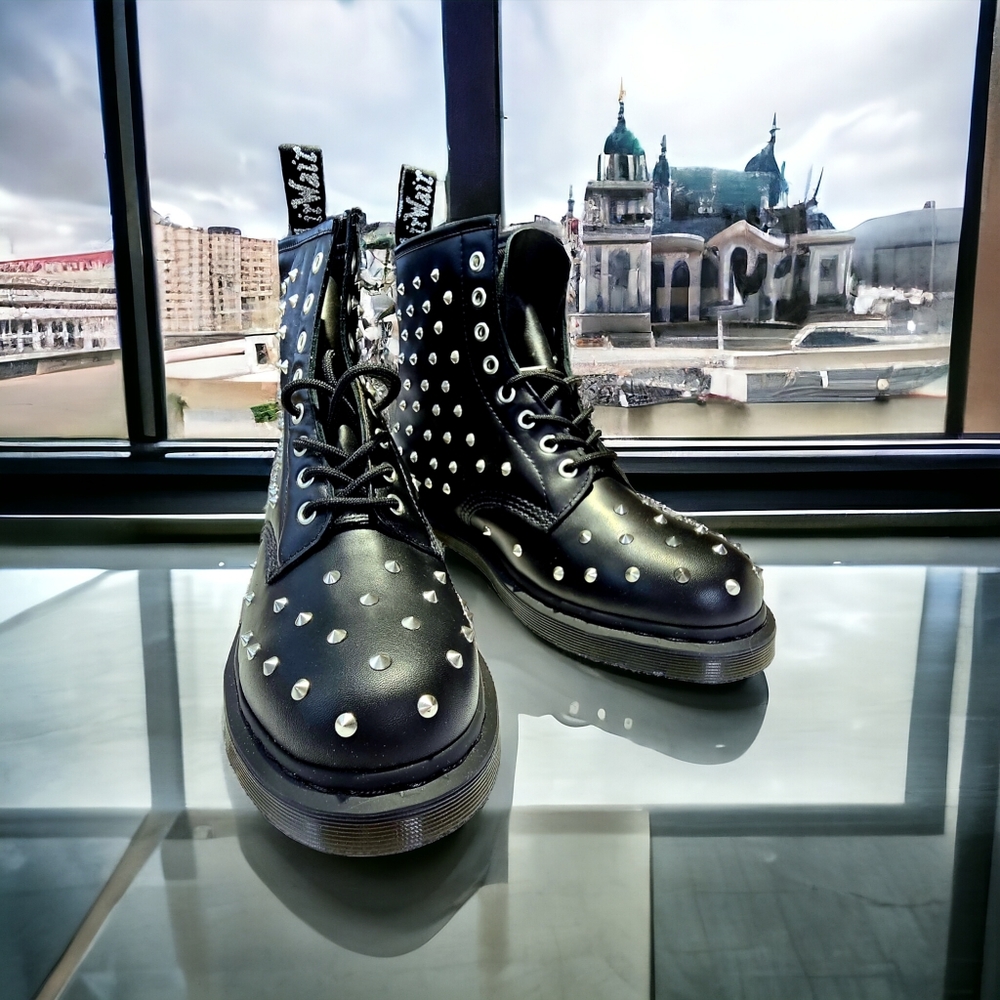 Dr. Martens 1460 STUD Wanama, Black Leather Combat Boots, Unisex, NWT, M 9 W 10